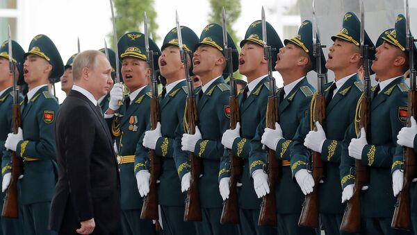 Церемония официальной встречи Владимира Путина в Бишкеке - Sputnik Кыргызстан