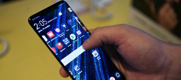 Старт продаж в России флагманских смартфонов Huawei - Sputnik Кыргызстан