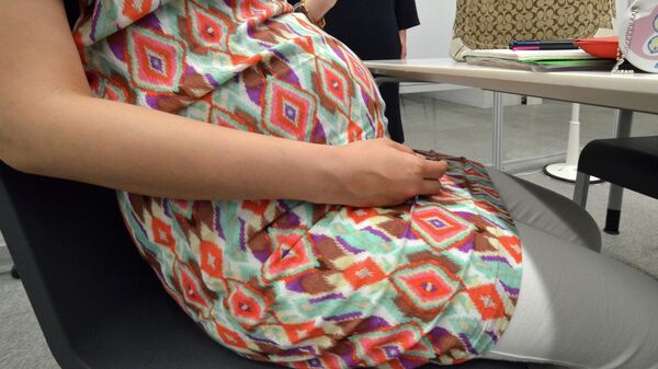 Беременная женщина в офисе. Архивное фото - Sputnik Кыргызстан