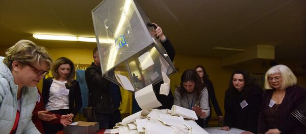 Подсчет бюллетеней на избирательных участках во Львове. - Sputnik Кыргызстан