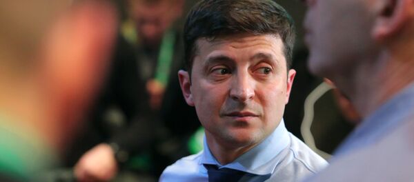 Кандидат в президенты Украины, актер Владимир Зеленский в своем избирательном штабе в Киеве. - Sputnik Кыргызстан