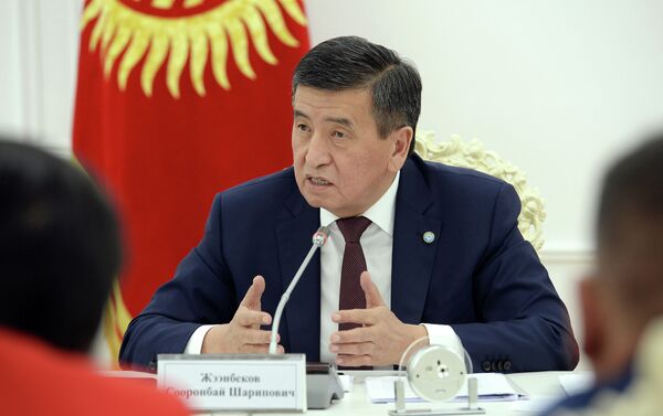Президент отметил, что готовится указ о проведении на национальном уровне мероприятий по случаю 10-летия апрельских событий - Sputnik Кыргызстан