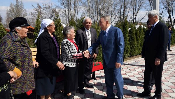 Встреча первого президента РК Нурсултана Назарбаева с одноклассниками - Sputnik Кыргызстан