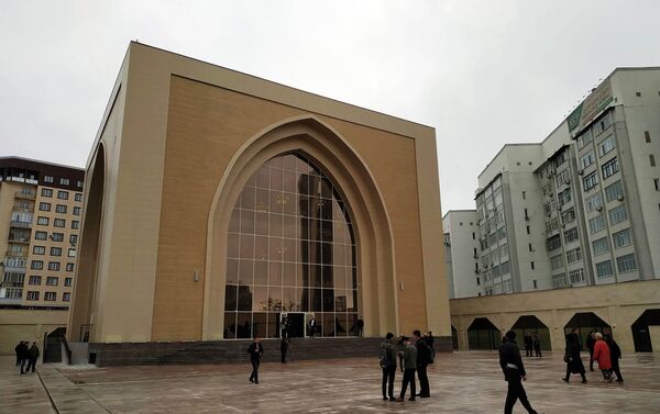 Это мечеть в память о гражданах Кыргызстана, погибших в ходе апрельских событий 2010 года. - Sputnik Кыргызстан