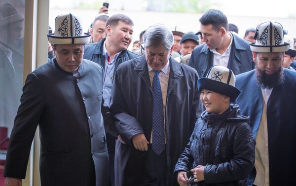 Анын курулушуна кеткен каражаттын бөлүгү экс-президенттин фондусунан, тагыраагы, өзүнүн жеке акчасынан кетти - Sputnik Кыргызстан