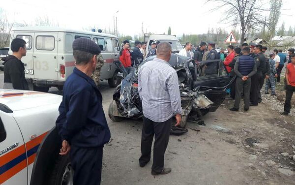 Авария произошла накануне, 4 апреля, примерно в 17:55 на восьмом километре трассы Узген — Мырза-Аке. - Sputnik Кыргызстан
