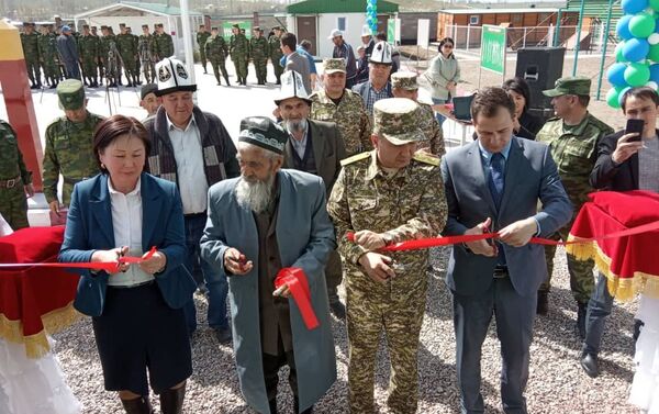 В Ала-Букинском районе Джалал-Абадской области состоялась церемония открытия новых комплексов пограничных застав Кок-Серек и Ак-Коргон - Sputnik Кыргызстан