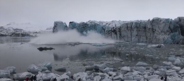 Гигантская волна от отколовшегося ледника едва не смыла туристов — видео - Sputnik Кыргызстан