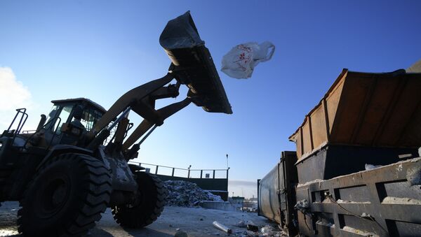 Погрузка мусора. Архивное фото - Sputnik Кыргызстан