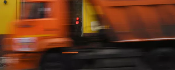 Камаз едет на большой скорости. Архивное фото Камаз едет на большой скорости. Архивное фото - Sputnik Кыргызстан