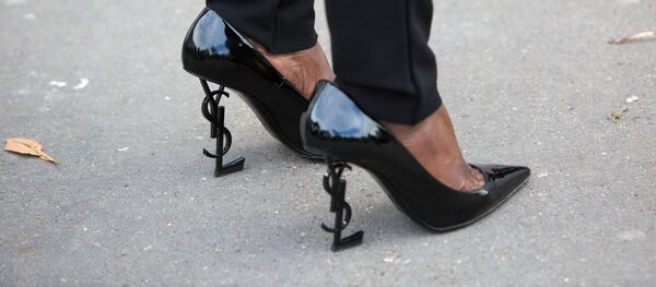 Показ новой коллекции Валентина Юдашкина на Неделе моды в Париже - Sputnik Кыргызстан