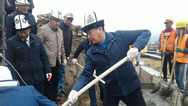 Закладка капсулы новой школы в селе Жаңы-Арык - Sputnik Кыргызстан