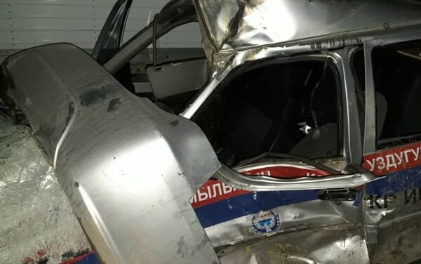 Грузовик врезался в бок машины, в результате чего скончался сотрудник УОБДД - Sputnik Кыргызстан