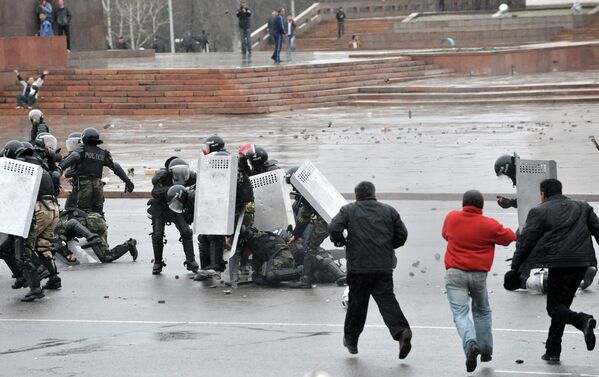 Апрельская народная революция 2010 — года - Sputnik Кыргызстан