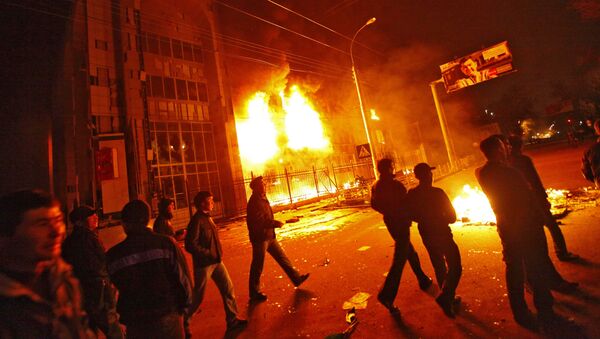 Пожар в здании Генпрокуратуры на пересечении улиц Киевской и Раззакова  - Sputnik Кыргызстан