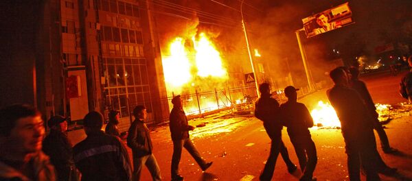 Пожар в здании Генпрокуратуры на пересечении улиц Киевской и Раззакова  - Sputnik Кыргызстан