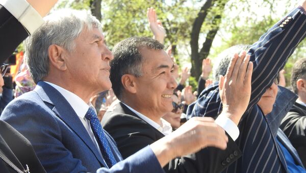 Социал-демократическая партия Кыргызстана провела у здания Форума митинг, посвященный памяти погибших героев Апрельской народной революции - Sputnik Кыргызстан