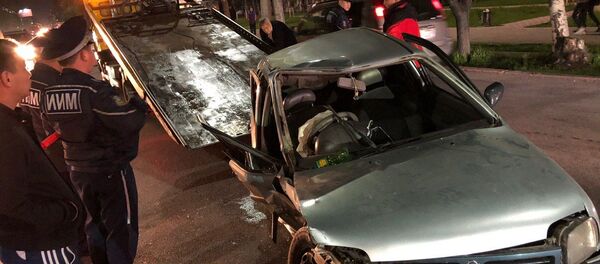 Бишкектин Байтик баатыр менен Сүйөркулов көчөлөрүнүн кесилишинде жол кырсыгы катталганын күбөлөр Sputnik Кыргызстан агенттигине билдирип, сүрөттөрүн Telegram каналы аркылуу жиберишти - Sputnik Кыргызстан