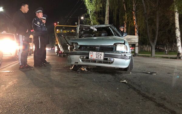 В результате столкновения трех авто по улице Байтик Баатыра образовалась пробка, сообщил агентству Sputnik Кыргызстан очевидец аварии - Sputnik Кыргызстан