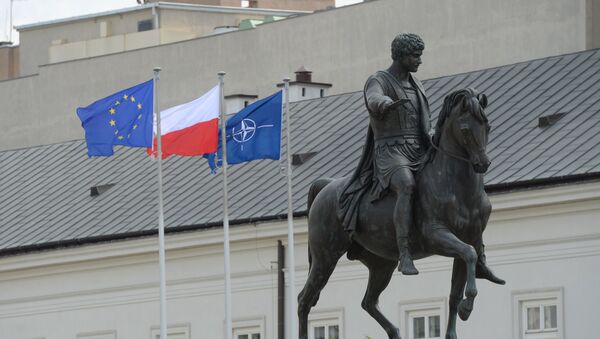 Флаги Польси, ЕС и НАТО в Варшаве. Архивное фото - Sputnik Кыргызстан