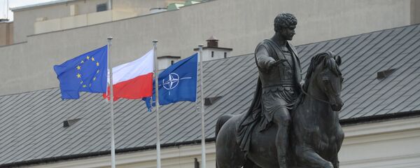 Флаги Польси, ЕС и НАТО в Варшаве. Архивное фото - Sputnik Кыргызстан
