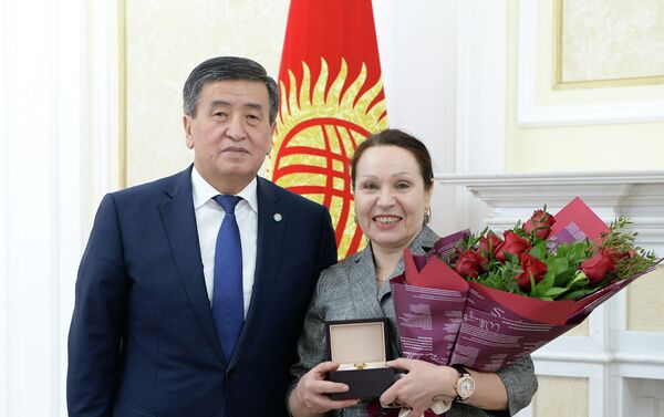 Президент Сооронбай Жээнбеков жана Елена Шевченко - Sputnik Кыргызстан
