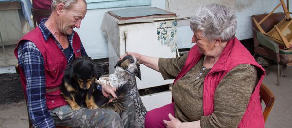 Жительница Бишкека Елизавета Васильевна с мужем Виктором Дмитриевичем  - Sputnik Кыргызстан