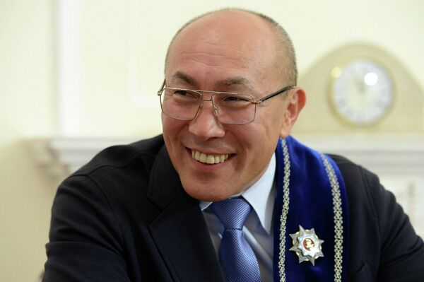 Өз кезегинде Талант Дүйшөбаев Сооронбай Жээнбековго жылуу кабыл алуусу үчүн ыраазычылыгын жана кайда гана болбосун ар дайым мекенин ойлоп жүрөрүн билдирди. - Sputnik Кыргызстан