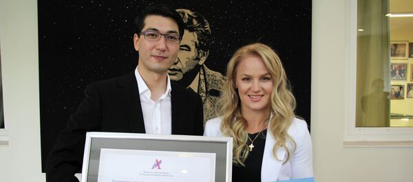 Чемпионка UFC Валентина Шевченко посетила дом-музей Айтматова - Sputnik Кыргызстан