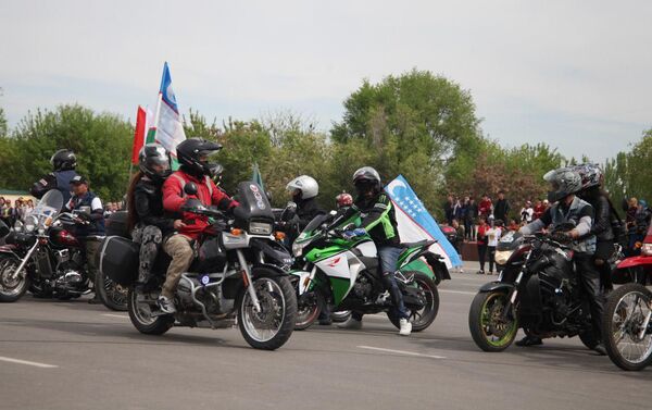 Кроме байкеров с юга КР, в нем участвовали мотоциклисты из Казахстана, Таджикистана и Узбекистана — всего около 50 человек - Sputnik Кыргызстан