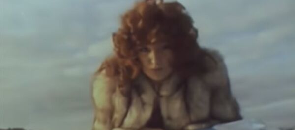 Позы слишком вульгарны — опубликован запрещенный в СССР клип Пугачевой - Sputnik Кыргызстан