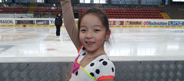 Кыргыз кызы Элес Намазалиева көркөмдөп муз тебүү боюнча Австриянын курама командасына кирди Кыргыз кызы Элес Намазалиева көркөмдөп муз тебүү боюнча Австриянын курама командасына кирди - Sputnik Кыргызстан