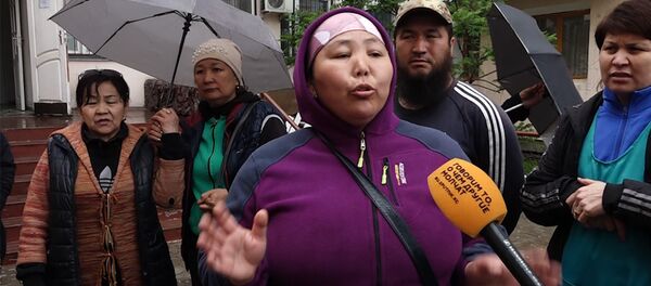 Базарды жабам деп соодагерлерди кууратууда. Ош базарындагы ызы-чуунун видеосу - Sputnik Кыргызстан