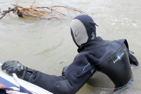 15 апреля на поиски были направлены 99 спасателей, которым помогали местные жители и активисты. - Sputnik Кыргызстан