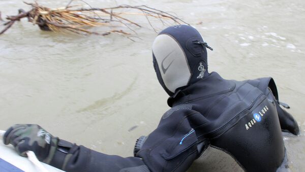 Поиски мальчика утонувшего в реке Ат-Баши в селе Константиновка - Sputnik Кыргызстан