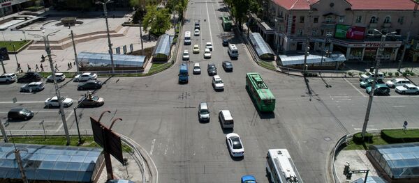 Автомобили на пересечении улицы Байтик-Баатыра и проспекта Чуй в Бишкеке. Архивное фото - Sputnik Кыргызстан
