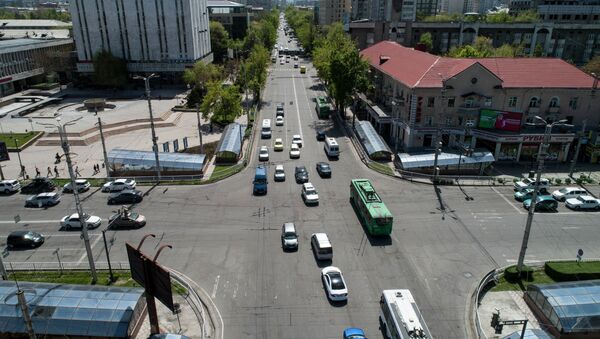 Автомобильное движение на пересечении улицы Байтик-Баатыра и проспекта Чуй в центре Бишкека. Архивное фото - Sputnik Кыргызстан