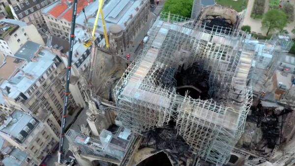 Видео с дрона — как выглядит сгоревший собор Парижской Богоматери - Sputnik Кыргызстан