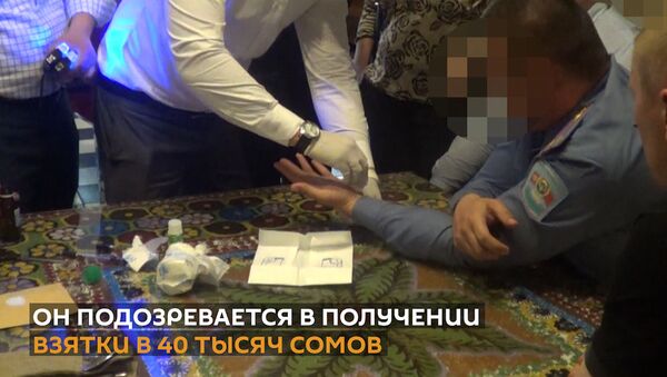 Как в кафе задерживали подполковника милиции. Видео ГКНБ - Sputnik Кыргызстан