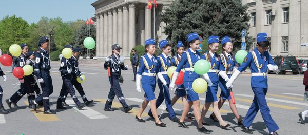 Дети на акции Безопасность детей —  безопасность будущего, организованной в целях профилактики дорожного травматизма - Sputnik Кыргызстан