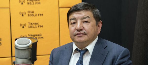 Бир Бол фракциясынын депутаты, экономика илимдеринин доктору Акылбек Жапаров. Архив Бир Бол фракциясынын депутаты, экономика илимдеринин доктору Акылбек Жапаров. Архив - Sputnik Кыргызстан