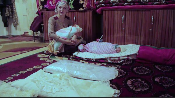 Ждали тройню, родилась двойня — печальная история семьи из Оша. Видео - Sputnik Кыргызстан