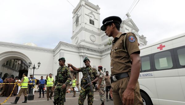 Военные Шри-Ланки стоят у храма Святого Антония в церкви Кочикаде после взрыва в Коломбо, Шри-Ланка, 21 апреля 2019 года - Sputnik Кыргызстан
