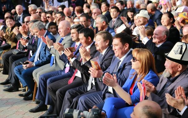 В церемонии открытия программы участвовали мэр города, министр культуры, информации и туризма, председатель городского кенеша, молодежь и волонтеры - Sputnik Кыргызстан