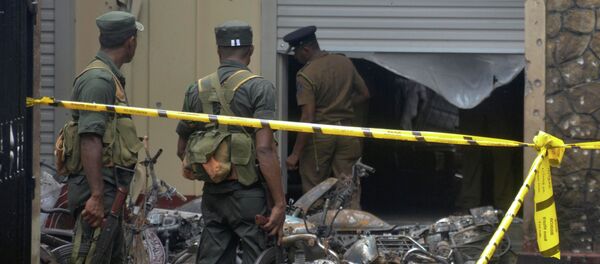 Военные Шри-Ланки на месте взрыва в церкви в Баттикалоа, 21 апреля 2019 года - Sputnik Кыргызстан