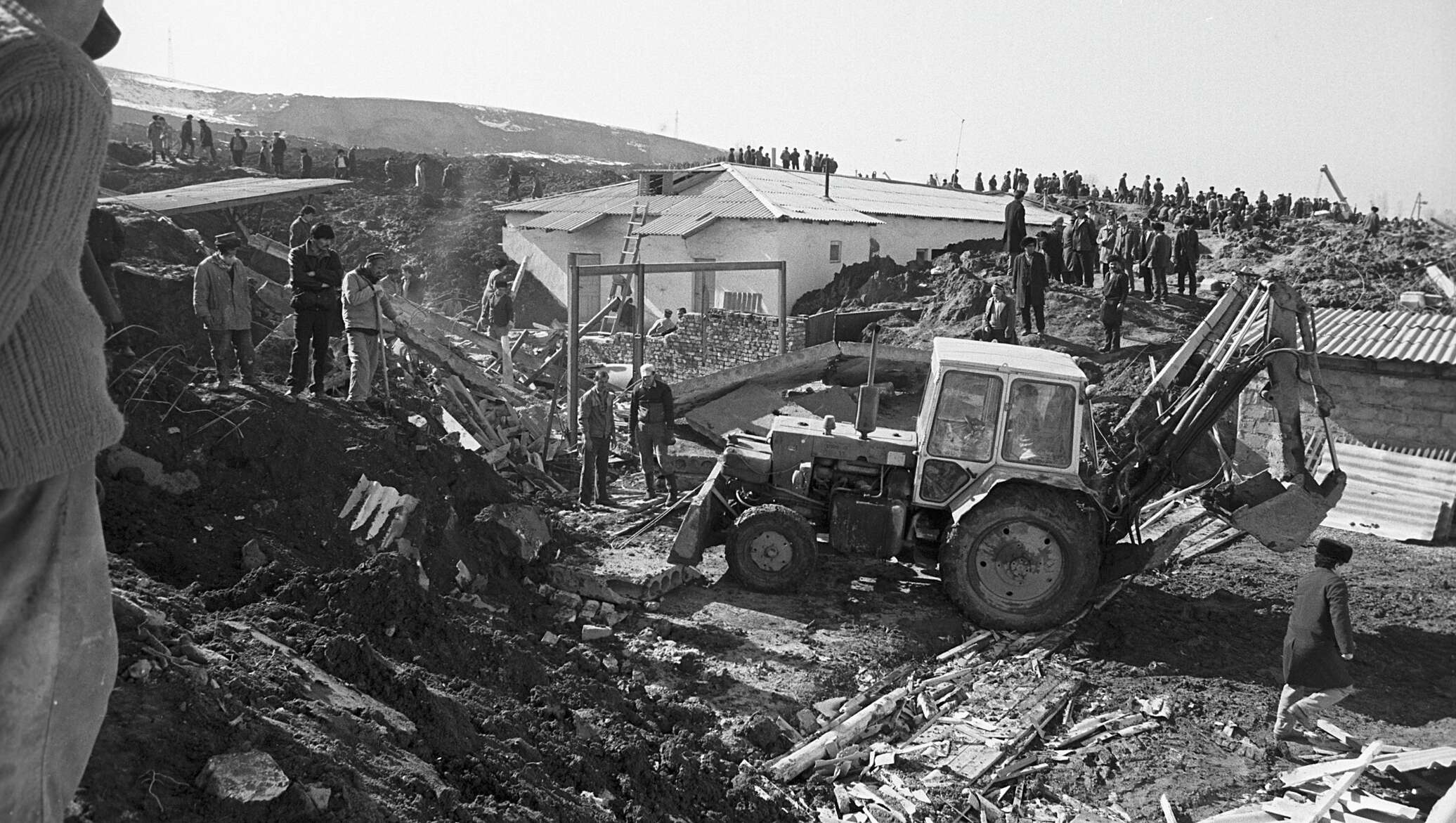 Событие произошедшее в 1989 году. Шарора Таджикистан землетрясение. Хаитское землетрясение 1949. Шарора Таджикистан землетрясение Гиссарский. Землетрясение в Таджикистане 1989.