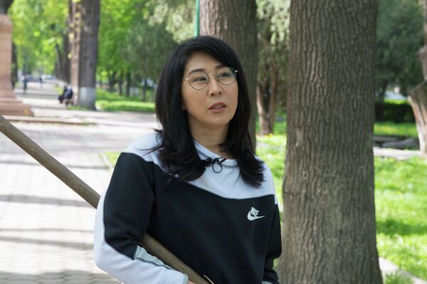 Корейче сүйлөп, ырдаган депутат Аида Исмаилова көчө шыпырды. Маектин видеосу Корейче сүйлөп, ырдаган депутат Аида Исмаилова көчө шыпырды. Маектин видеосу - Sputnik Кыргызстан