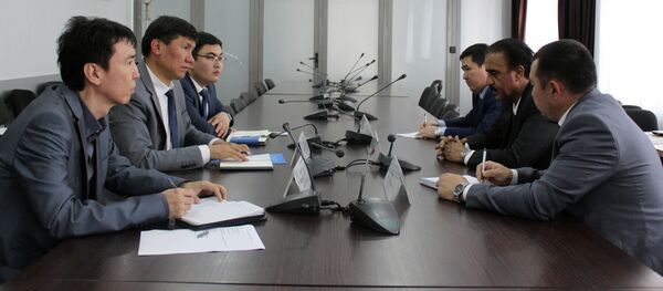 Встреча минтруда КР Улукбека Кочкорова и посла Катара в КР Абдуллы бин Ахмед Аль-Сулайти - Sputnik Кыргызстан