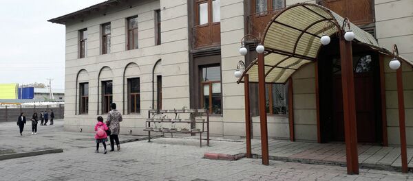 Комплекс-лицей № 1 имени Чингиза Айтматова в Новопокровке - Sputnik Кыргызстан