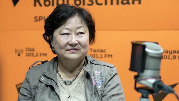 Дочь кинорежиссера Толомуша Океева Азиза Океева - Sputnik Кыргызстан